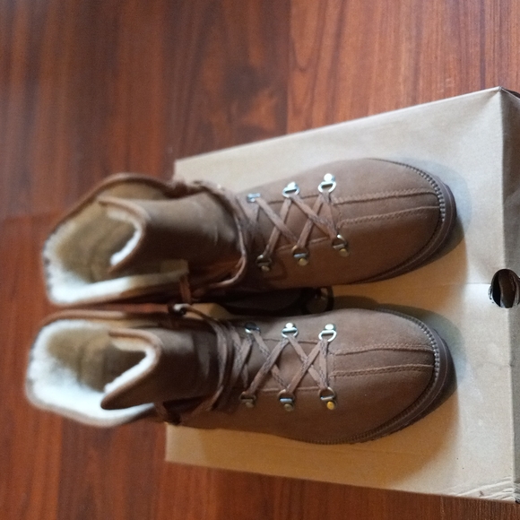 UGG Birch Lace Up boot - Picture 1 of 8